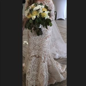 Oleg Cassini wedding dress and veil sz2